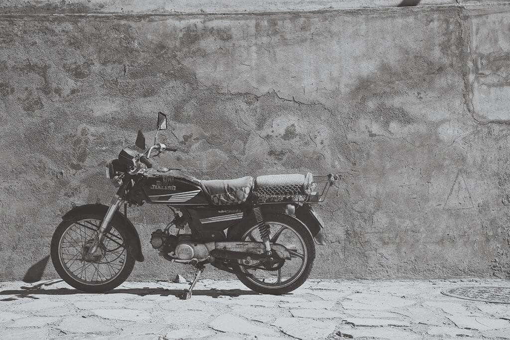 Grayscale image of a motorcycle