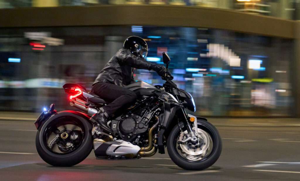 MV Agusta Brutale 2022 in the city at night